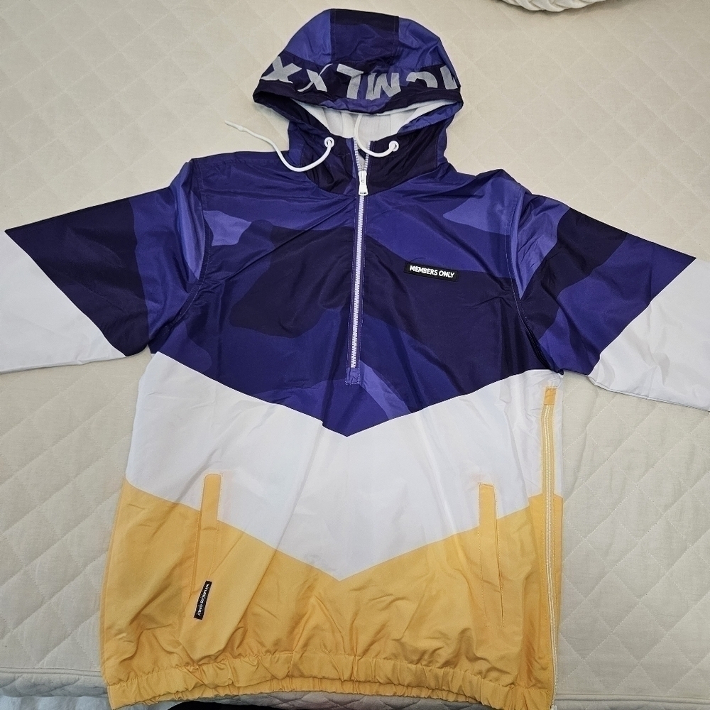 (BRAND NEW) Mens, Members Only, Pullover  Hoodie. Ladies can wear it also